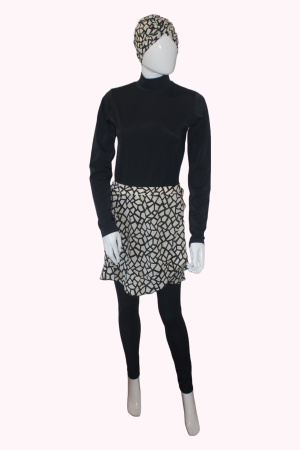 Maillot burkini noir avec jupe et volant, motifs noirs et blancs, confortable et à séchage rapide.